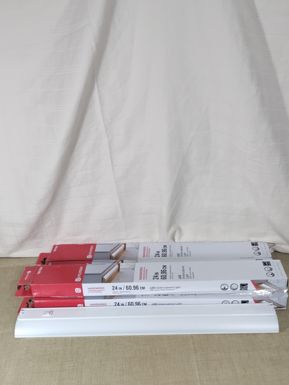 Utilitech 24" Under cabinet 3000k Warm White Hardwired 0877624 (New Open box)
